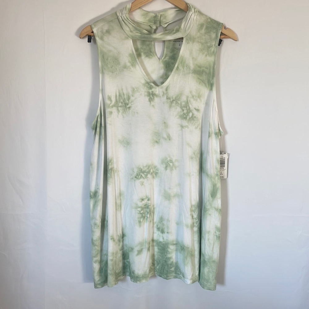Torrid Womens 2XL super soft choker neck swing tank top (green and white)